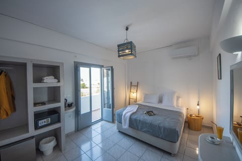 Superior Double Room, 1 Double Bed | In-room safe, iron/ironing board, free WiFi, bed sheets