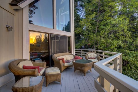 Privacy, quiet and relaxing on the upper deck