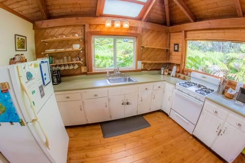 Enjoy rainforest views and a spacious kitchen with plenty of countertop space