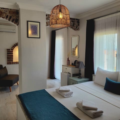 Minibar, iron/ironing board, free WiFi