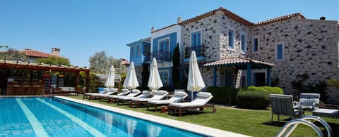 Outdoor pool, pool umbrellas, sun loungers