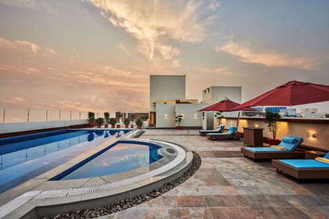 Outdoor pool, sun loungers