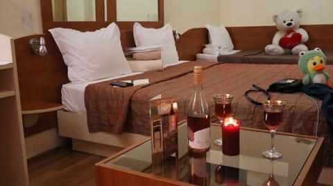 Egyptian cotton sheets, Select Comfort beds, in-room safe, desk