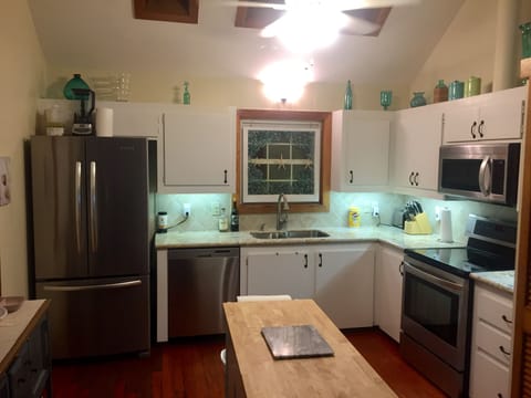 Kitchen - Fully Stocked , new granite counters