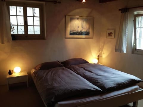 Classic Double Room, Shared Bathroom | Premium bedding, desk, free cribs/infant beds, rollaway beds