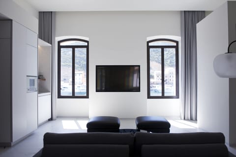 Master Suit Port view | Room amenity