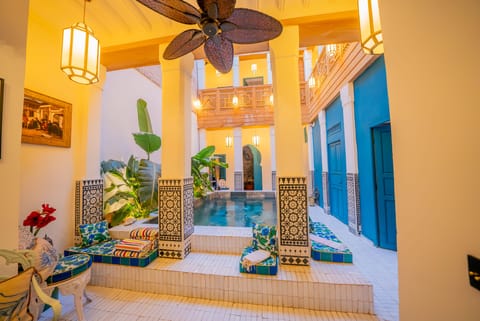 Indoor pool, sun loungers