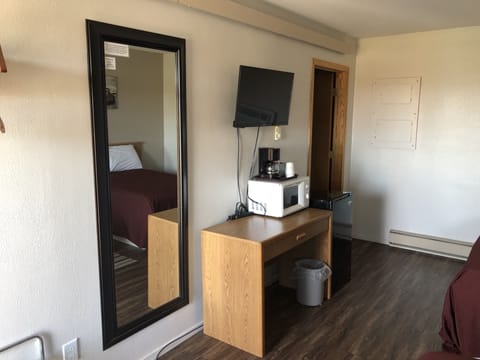 Double Room, single story building | Desk, WiFi (free), bed sheets