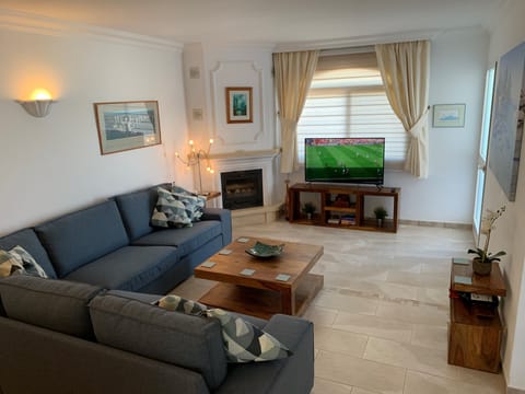 lounge with smart tv and air conditioning