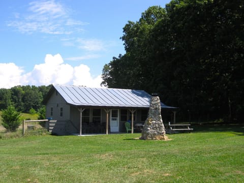 Cabin near Lexington VA. Shenandoah Valley Lodging near The VA Horse Center.