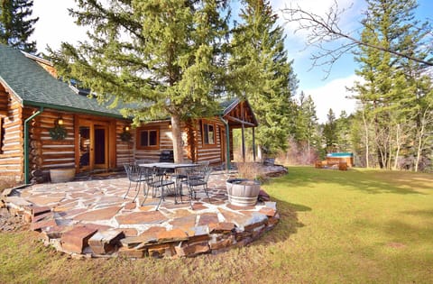 outdoor patio in front of cabin