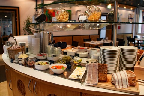 Daily buffet breakfast for a fee