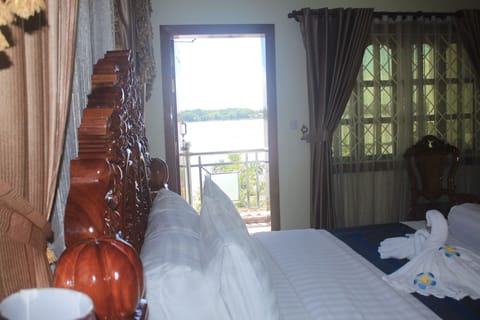 Deluxe Double Room | In-room safe, desk, WiFi (free)