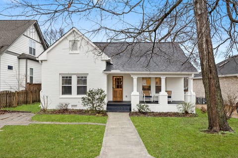 Only 6 minutes to downtown!
