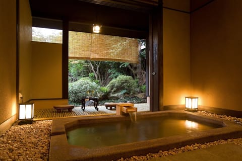 Indoor spa tub