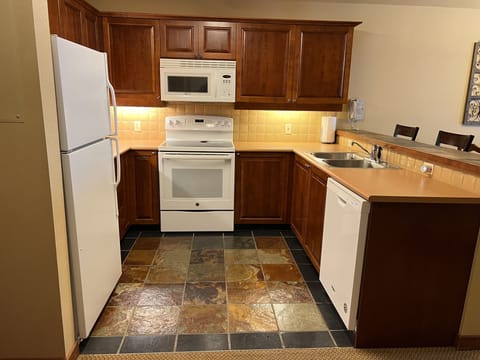 Large and well-equipped kitchen