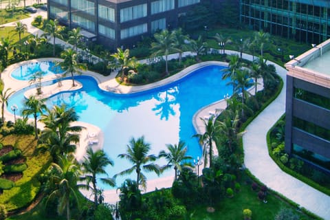 Indoor pool, seasonal outdoor pool