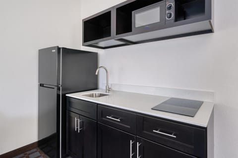 Standard Room, 1 King Bed, Non Smoking, Kitchen | Premium bedding, in-room safe, desk, blackout drapes