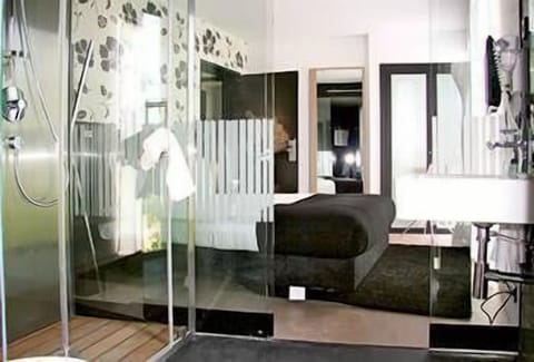 In-room safe, desk, soundproofing, free WiFi