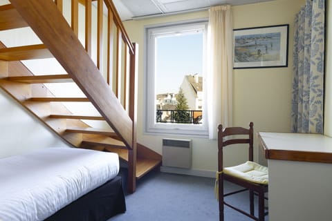 Duplex (5 Adults) | Desk, cribs/infant beds, free WiFi, bed sheets