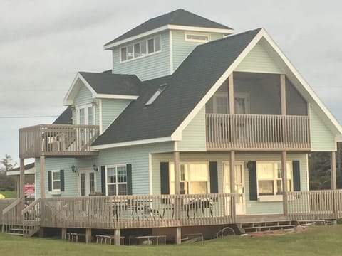 100 feet from the house to the ocean.