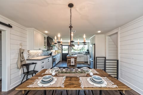 Breakfast Nook, seats 6-8