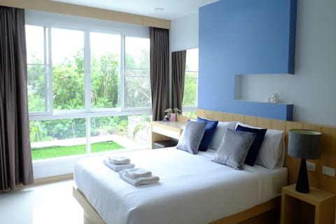 Deluxe Double Room | Desk, blackout drapes, rollaway beds, free WiFi