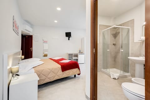 Minibar, individually decorated, individually furnished, free WiFi