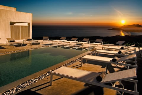 Seasonal outdoor pool, pool umbrellas, sun loungers