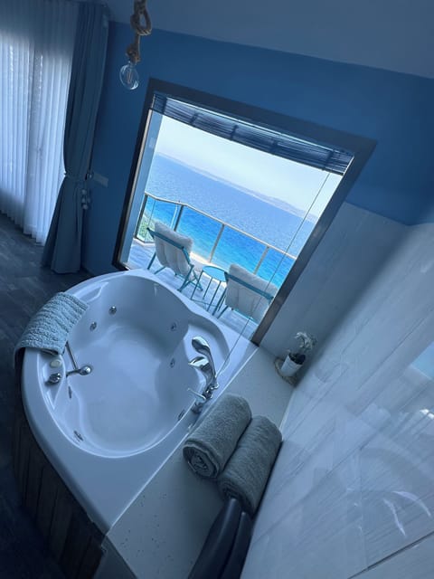 Luxury Double Room, 1 Queen Bed, Jetted Tub, Sea View | Egyptian cotton sheets, premium bedding, desk, iron/ironing board