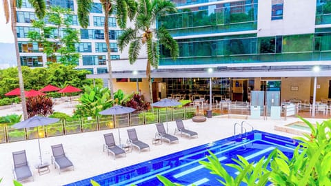Outdoor pool, pool umbrellas, sun loungers