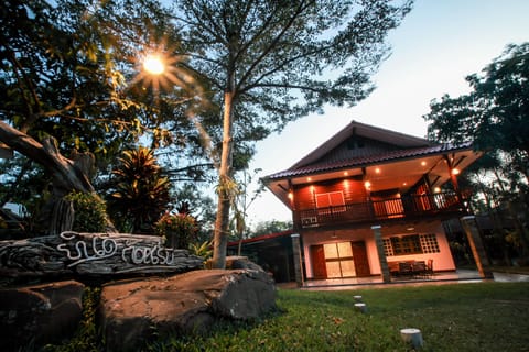 4 Bedroom House | Terrace/patio