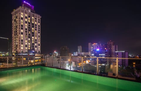 Rooftop pool