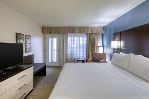 In-room safe, desk, laptop workspace, soundproofing