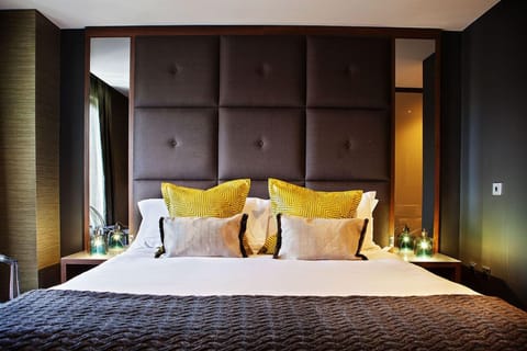 Deluxe Double Room, 1 King Bed, Ensuite | Minibar, in-room safe, desk, laptop workspace