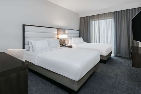 Premium bedding, in-room safe, desk, laptop workspace