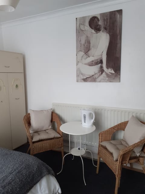 Double Room, Shared Bathroom, Garden Area | In-room dining