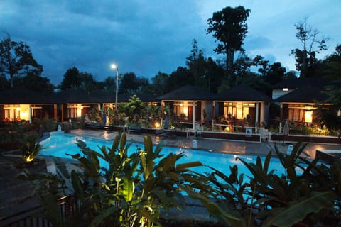 2 outdoor pools