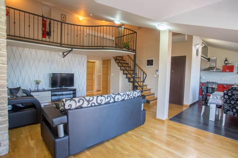 2 nd floor gallery and living room