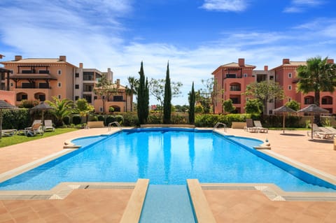 2 amazing swimming pools including childrens pool, sun beds and shades. Pool Bar