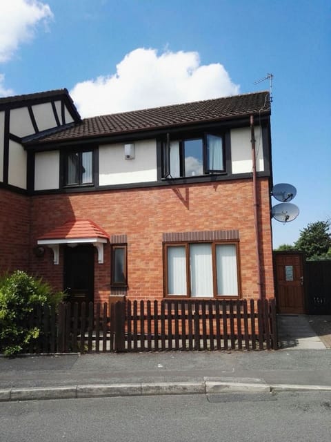4 BEDROOM HOUSE STUNNING NEAR ETIHAD CITY STADIUM MANCHESTER