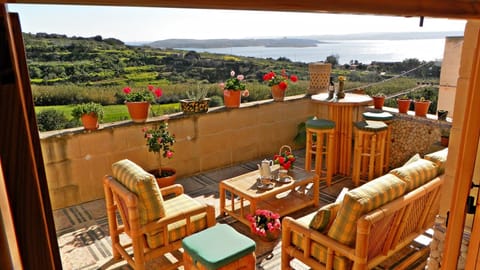 Welcome home... in complete privacy, luxury and sea views of all Maltese islands