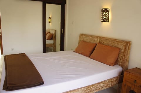 Big Bed | Desk, free WiFi