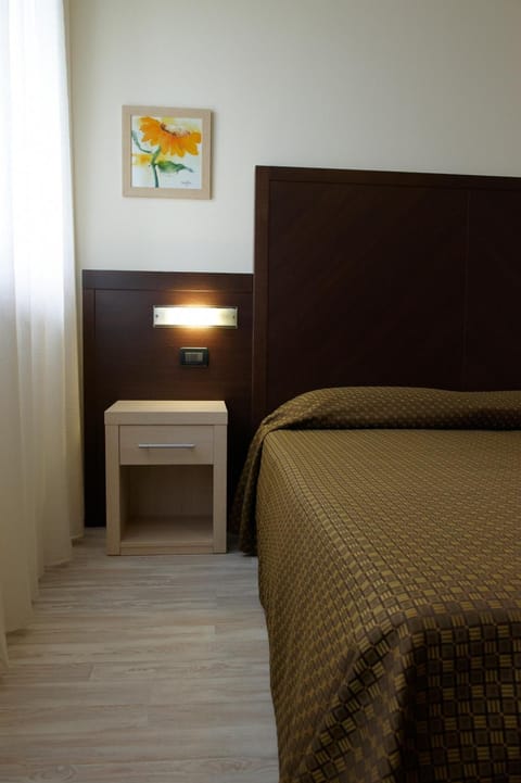 Minibar, desk, free WiFi, bed sheets