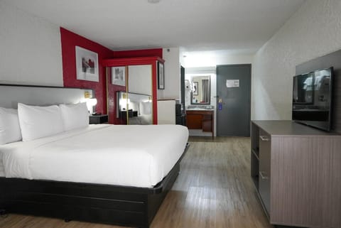 Premium bedding, pillowtop beds, desk, blackout drapes