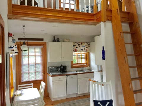 Welcome to our newly renovated, very charming and immaculately clean cottage!