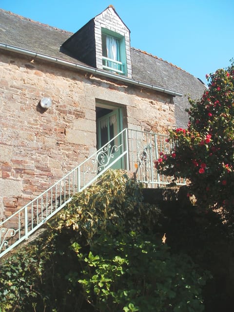 Front entrance via stone steps