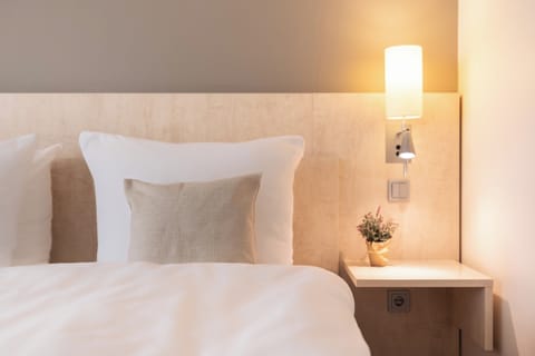 Hypo-allergenic bedding, in-room safe, desk, blackout drapes