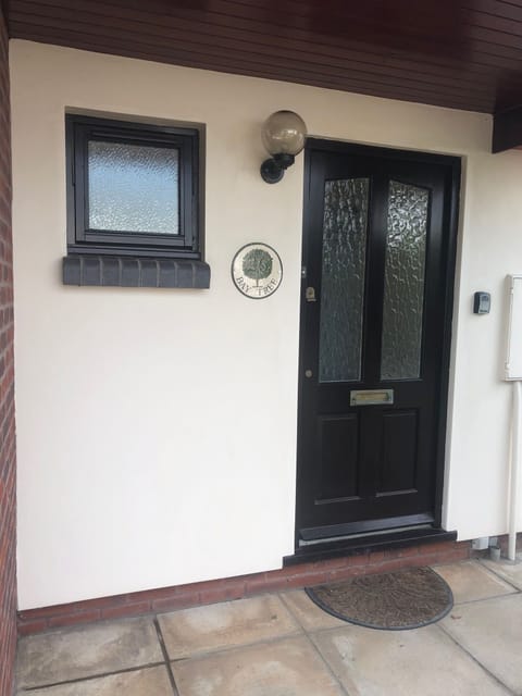 Front door with key box allowing arrival at a time that suits you. 