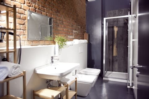 Deluxe Quadruple Room, 1 Bedroom, Non Smoking, Balcony | Bathroom | Shower, free toiletries, hair dryer, bidet